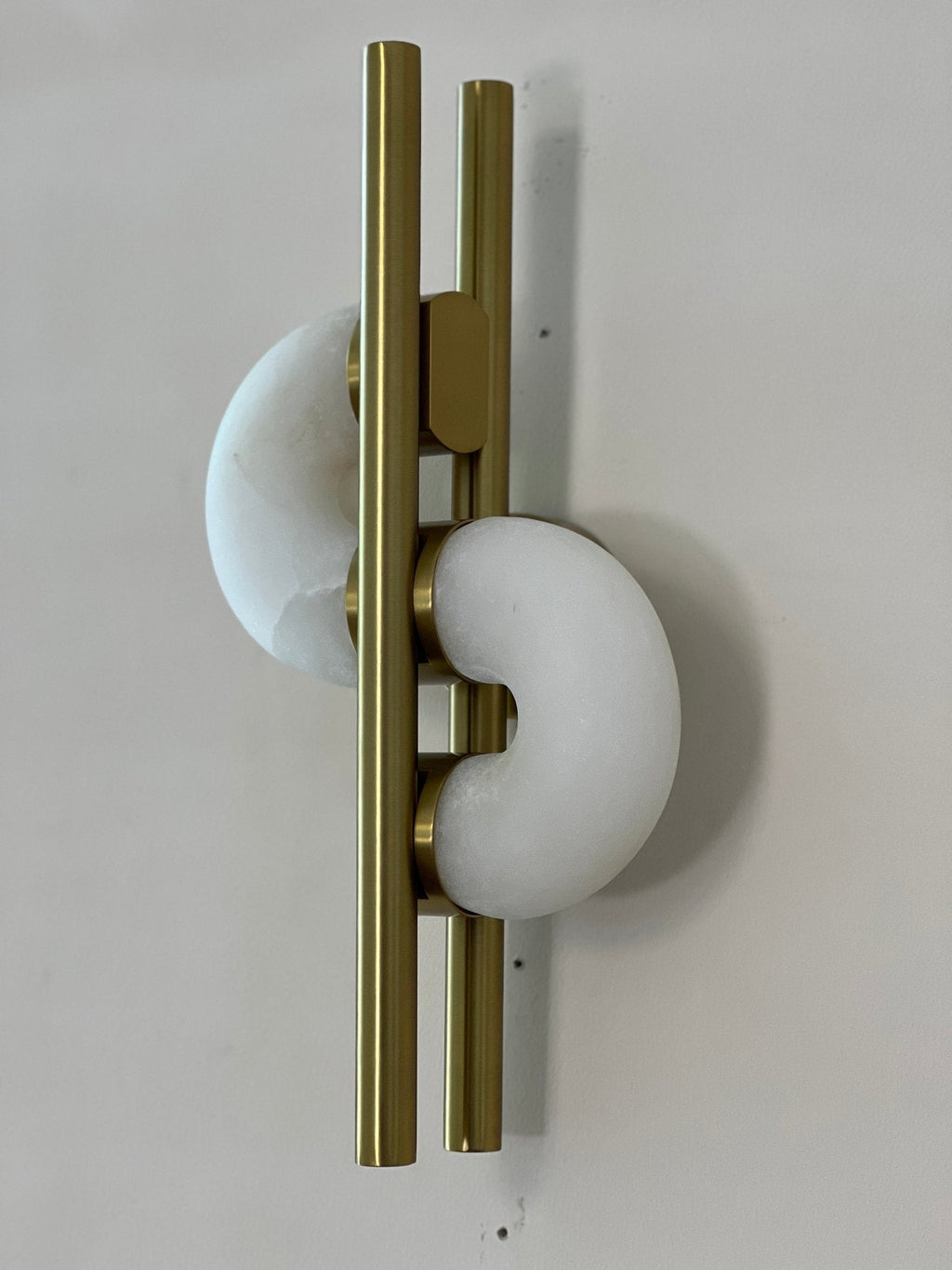 Aurelia Dual Disc Alabaster Wall Light - L 28.3″ x W 19.3″ x H 9.1″ Metal, Hardwired Wall Sconce, detail 11