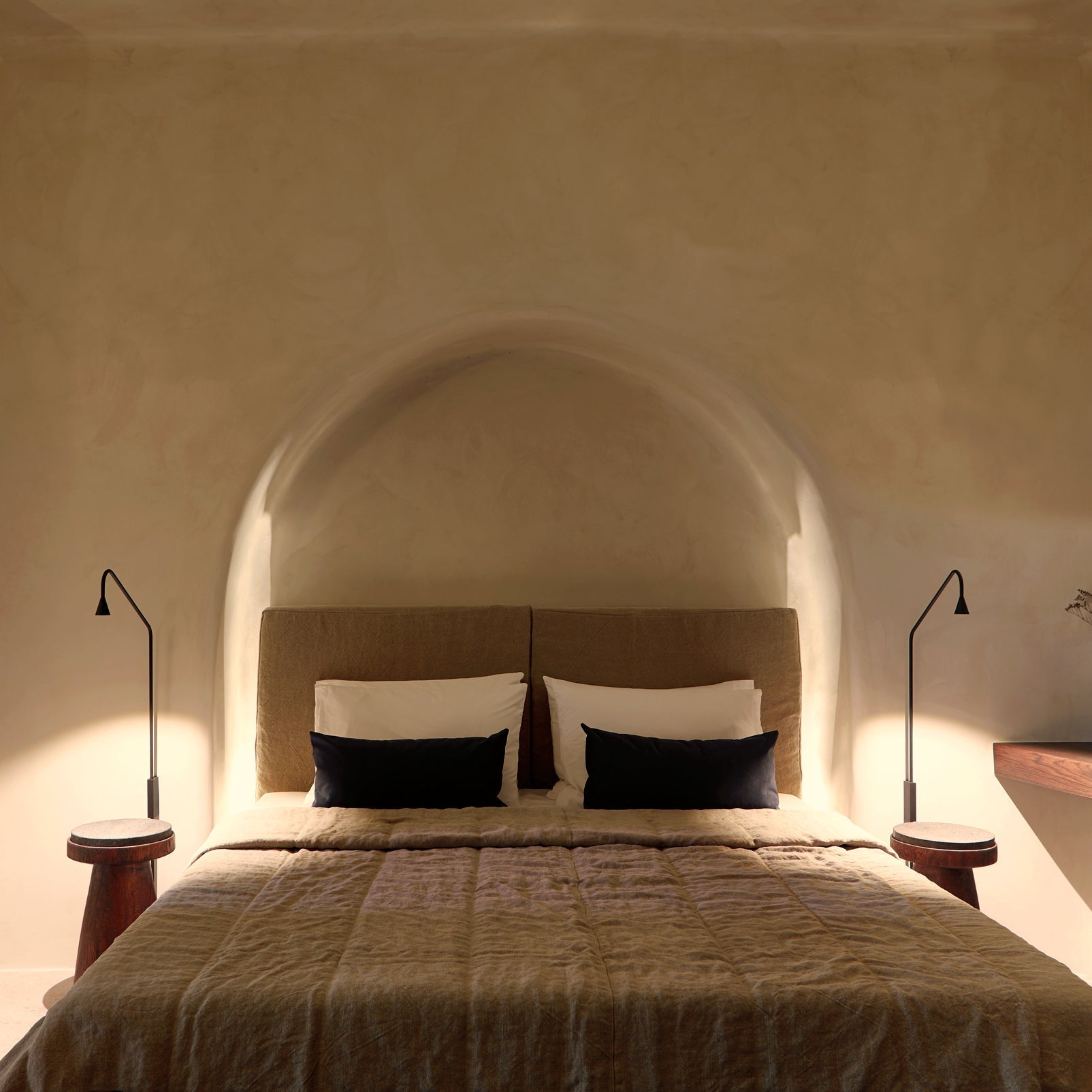 Pureform Wall Light, Plug-In Wall Sconce, detail 10