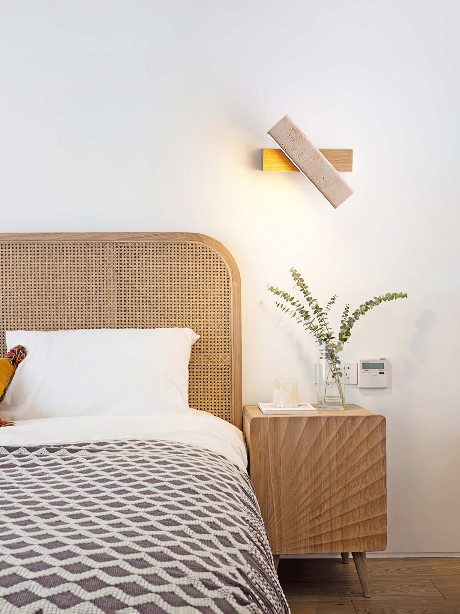 Axis Linear Wall Light, Hardwired Wall Sconce, detail 3