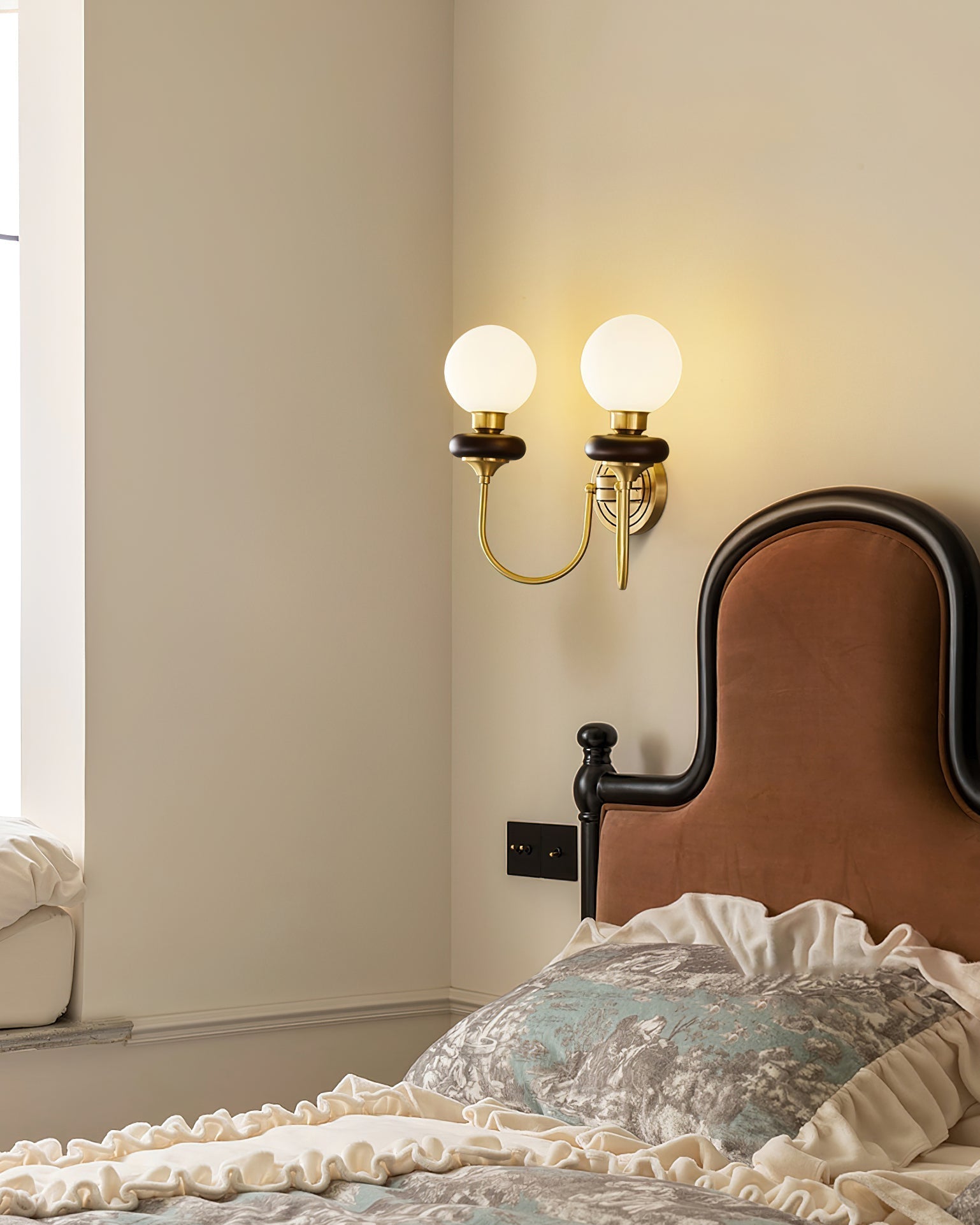 Bellevue Wall Light, Hardwired Wall Sconce, detail 3