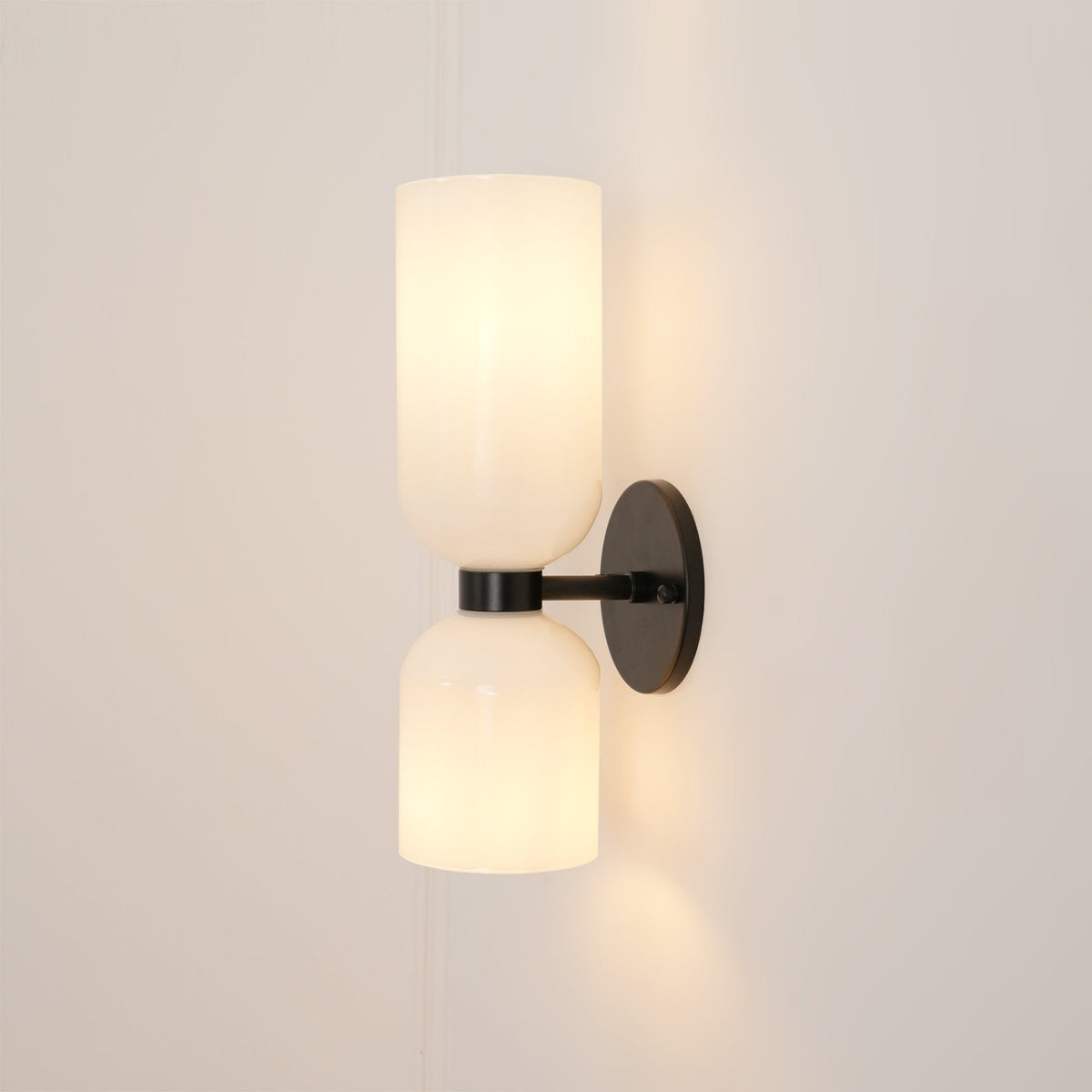 Edie Wall Light - Φ 4.7 x H 13.8 Brass, Hardwired Wall Sconce, detail 2