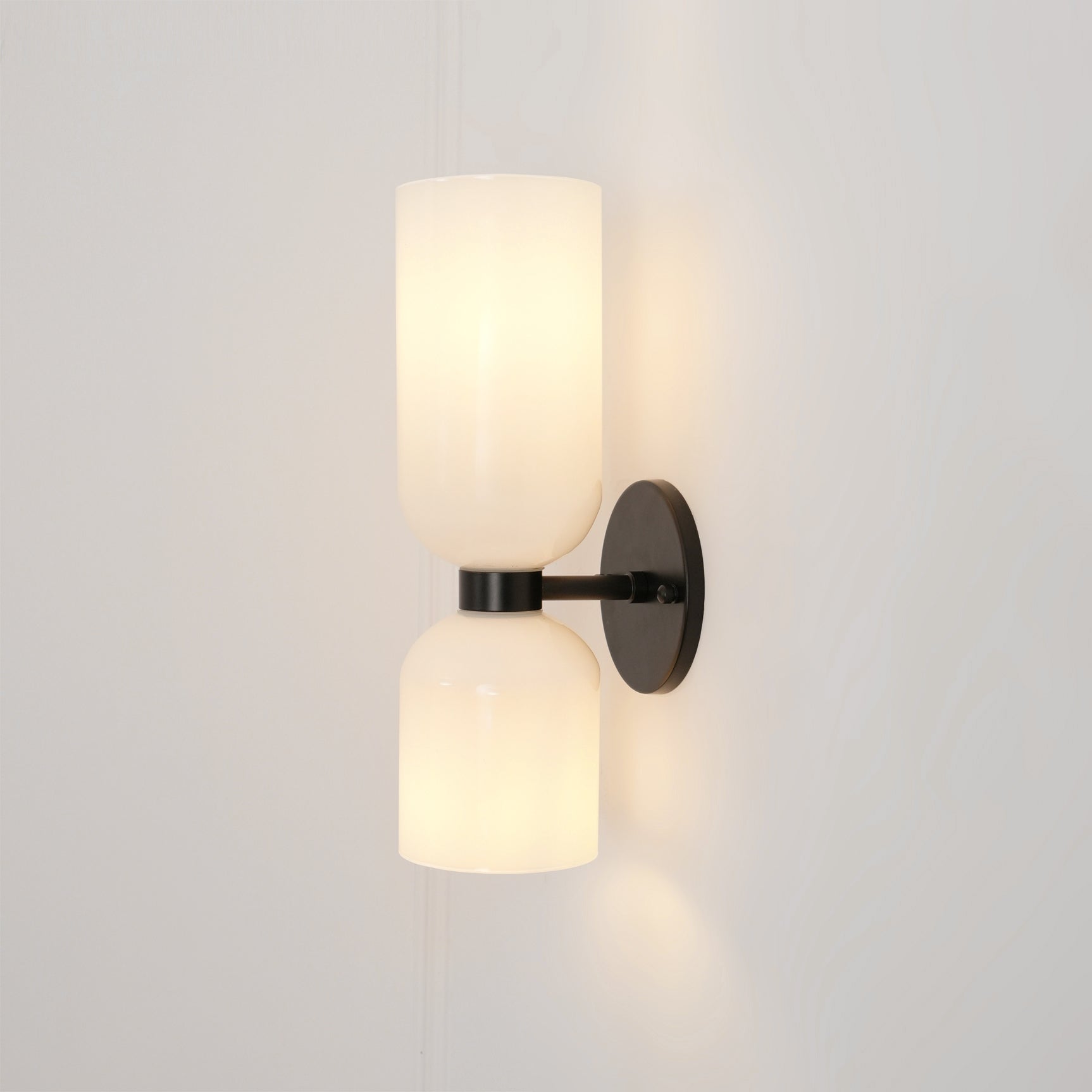 Edie Wall Light - Φ 4.7 x H 13.8 Brass, Hardwired Wall Sconce, detail 5
