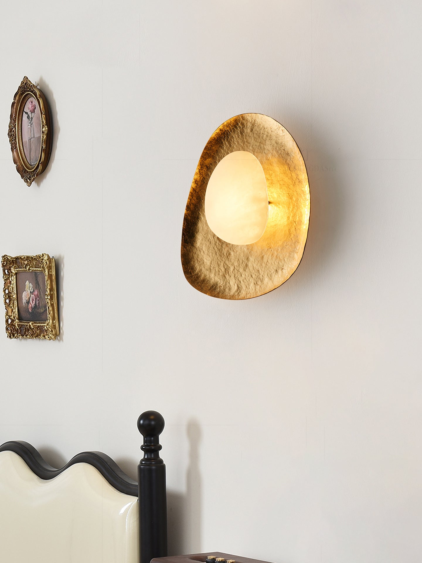 Haloform Aurea Alabaster Wall Light, Hardwired Wall Sconce, detail 5