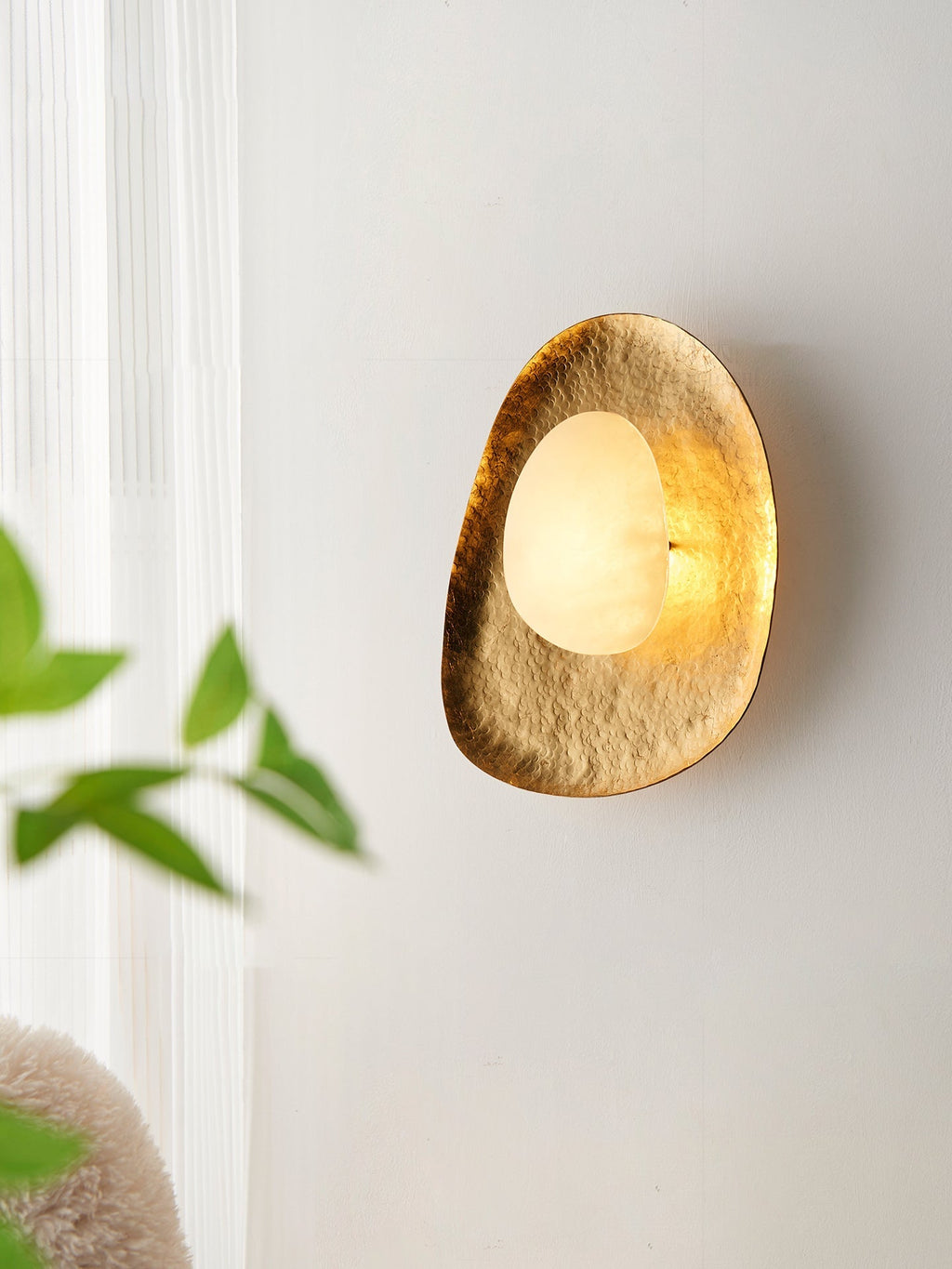 Haloform Aurea Alabaster Wall Light, Hardwired Wall Sconce, detail 6