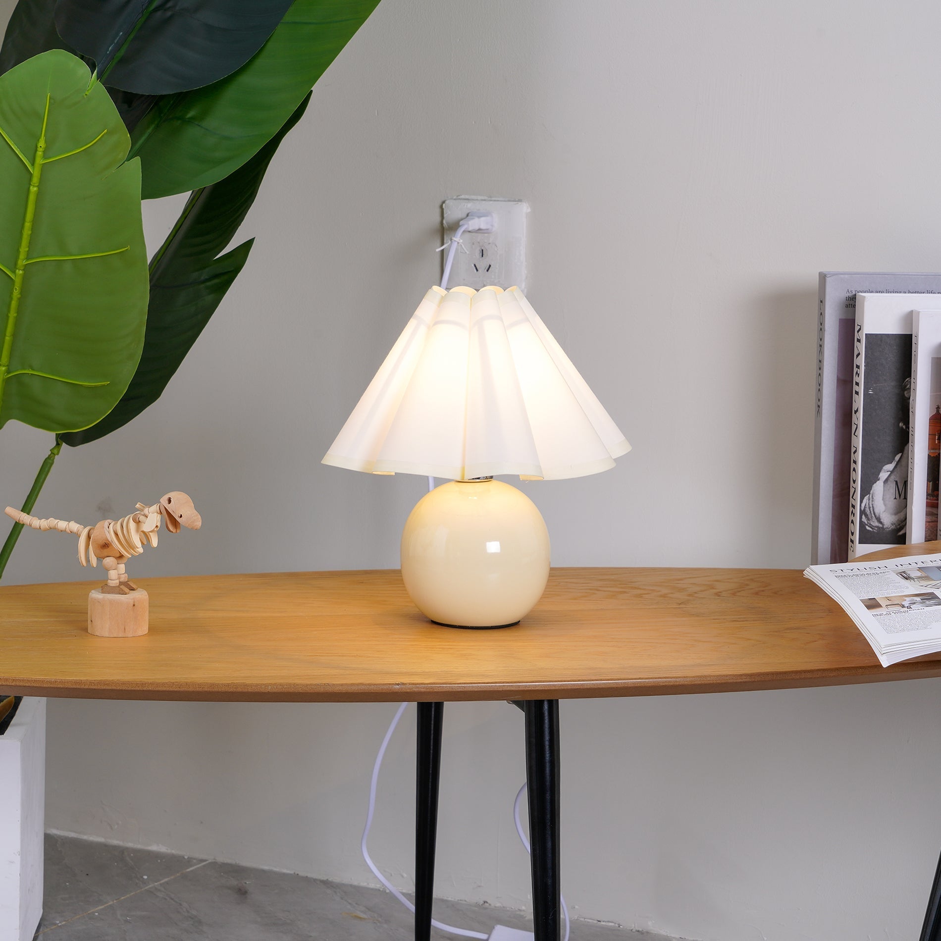 Kicsi Knife Pleat Table Light, Bedside Table Lamp, detail 8