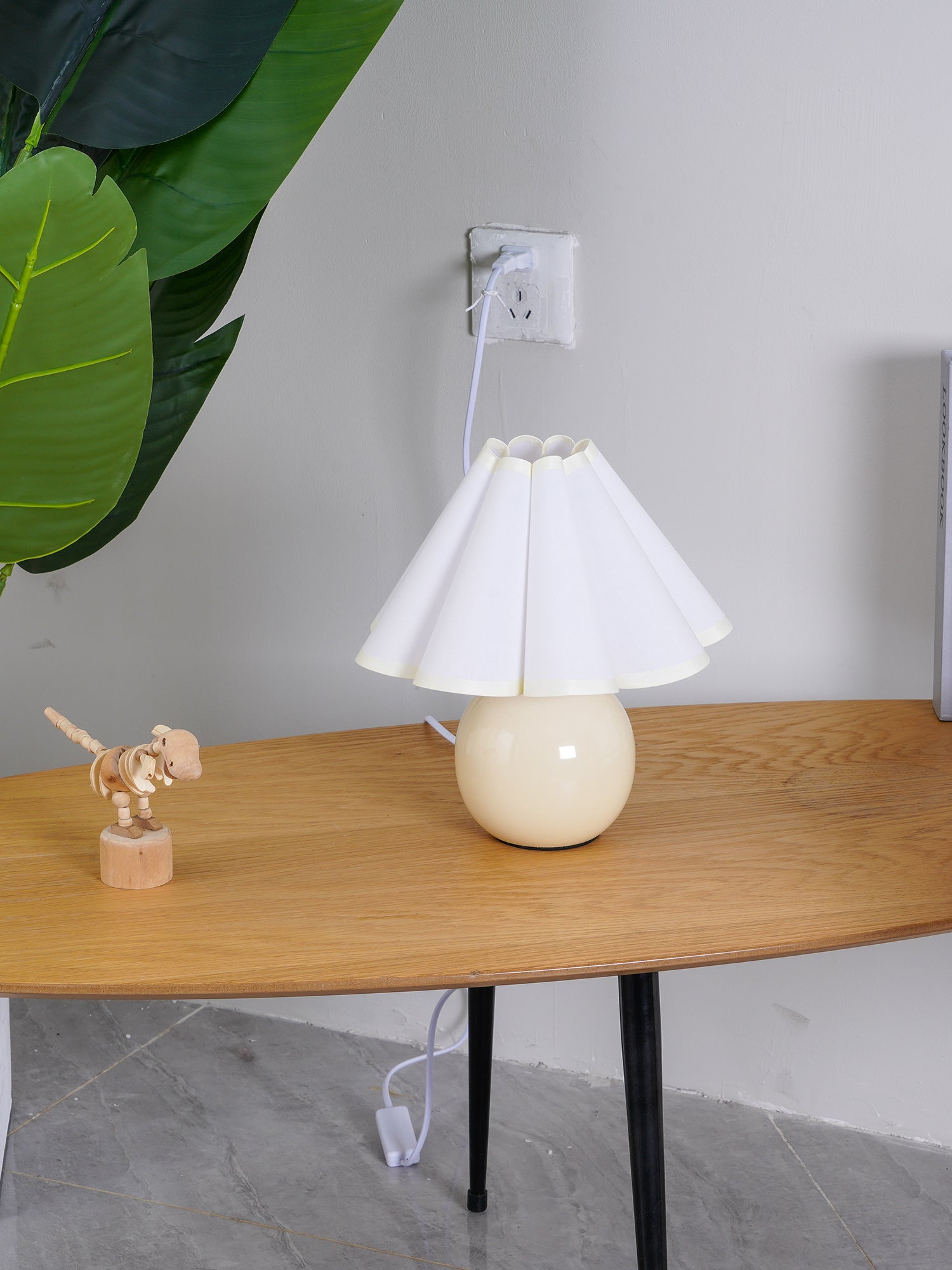 Kicsi Knife Pleat Table Light, Bedside Table Lamp, detail 39