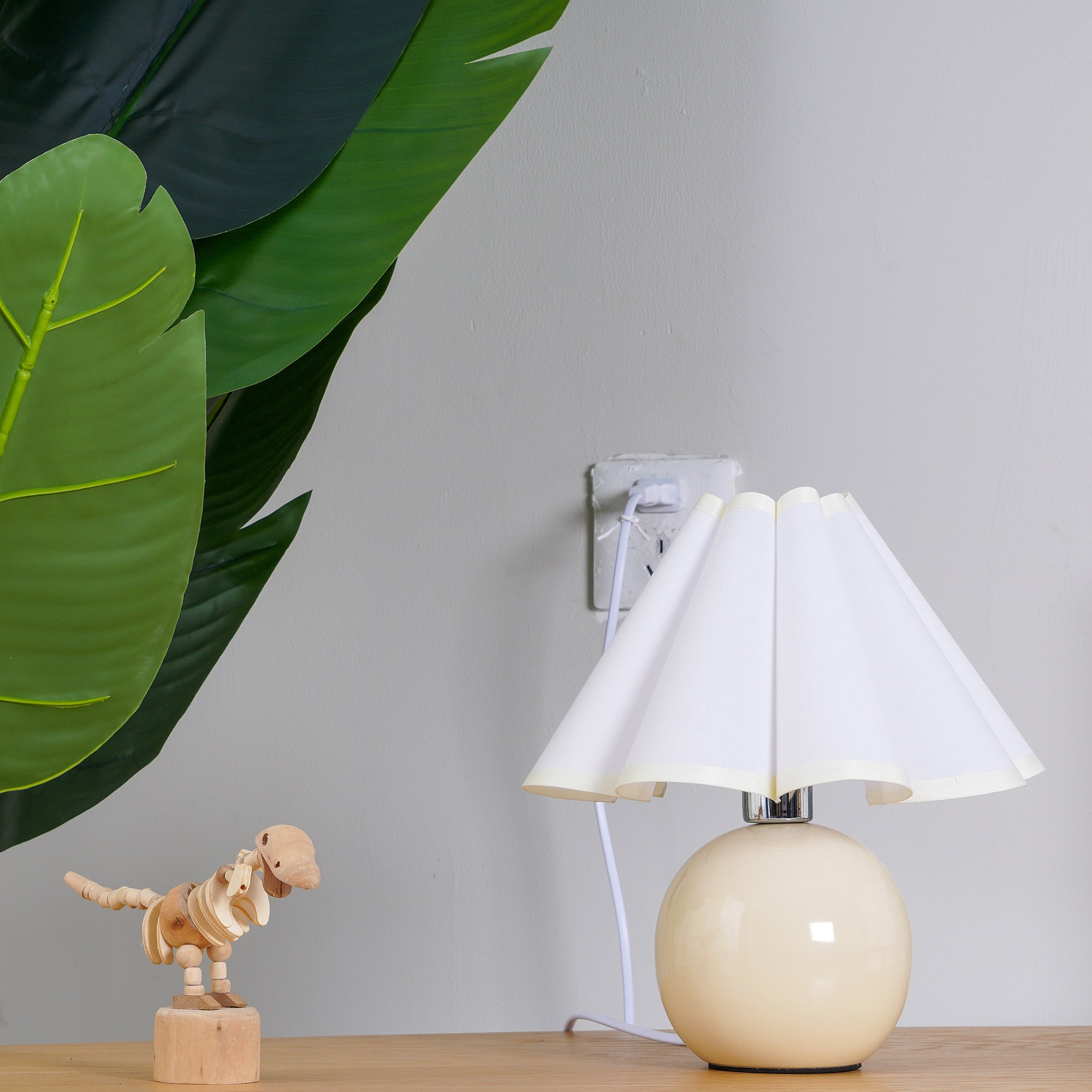 Kicsi Knife Pleat Table Light, Bedside Table Lamp, detail 13