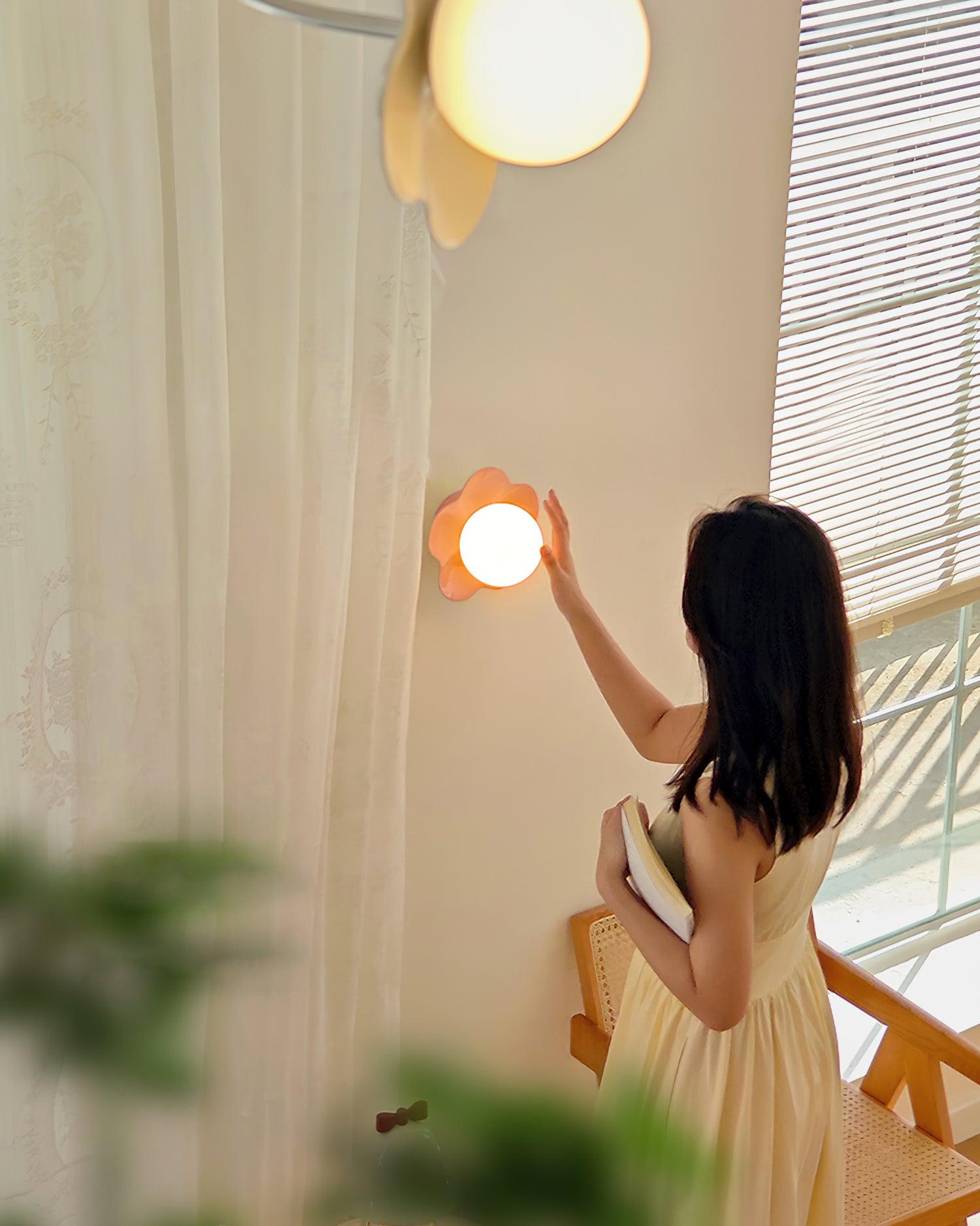La fleur Wall Light - Φ 7.9 x H 6.7 Resin, Hardwired Wall Sconce, detail 25