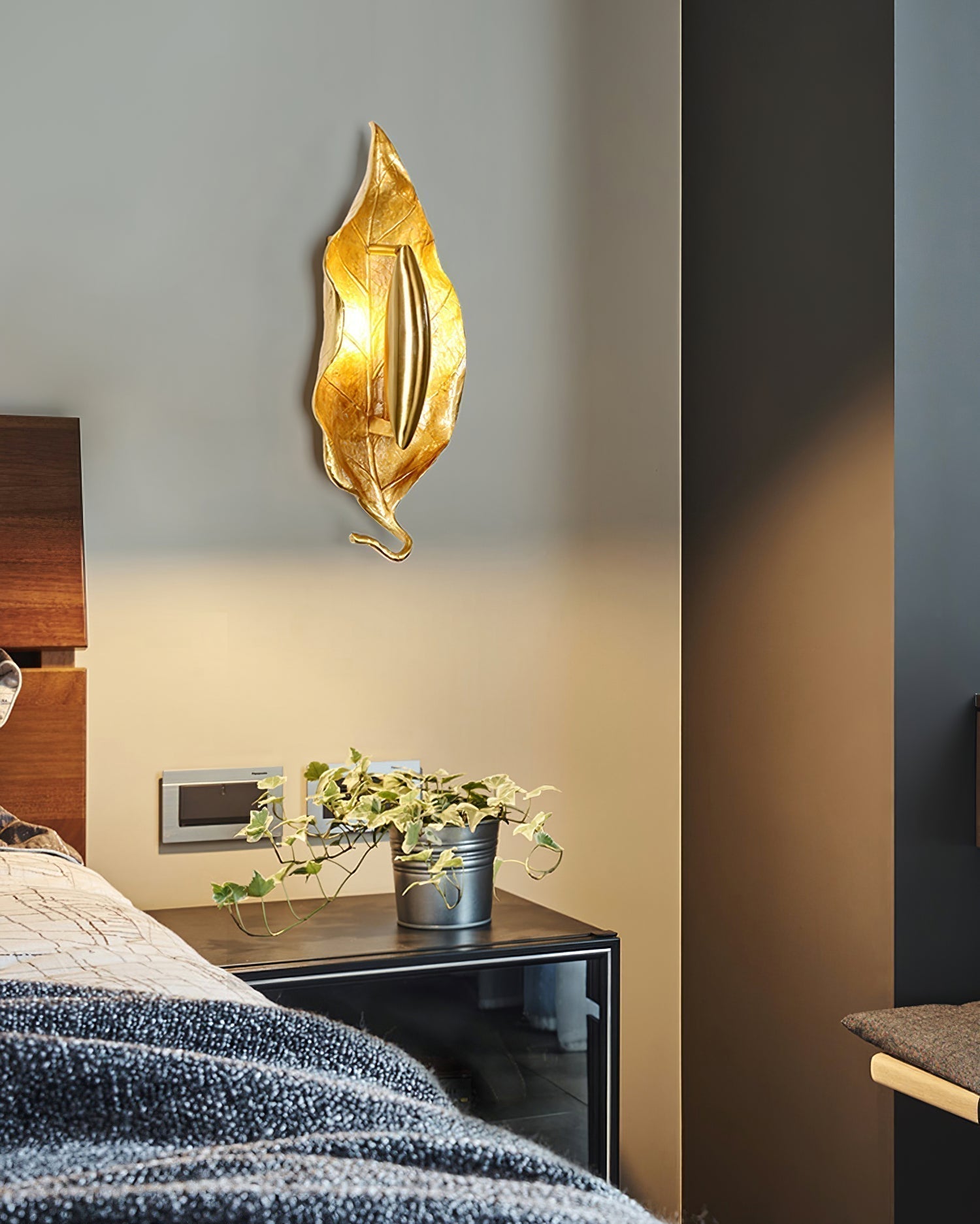 Leaf Brass Wall Light, Hardwired Wall Sconce, detail 25