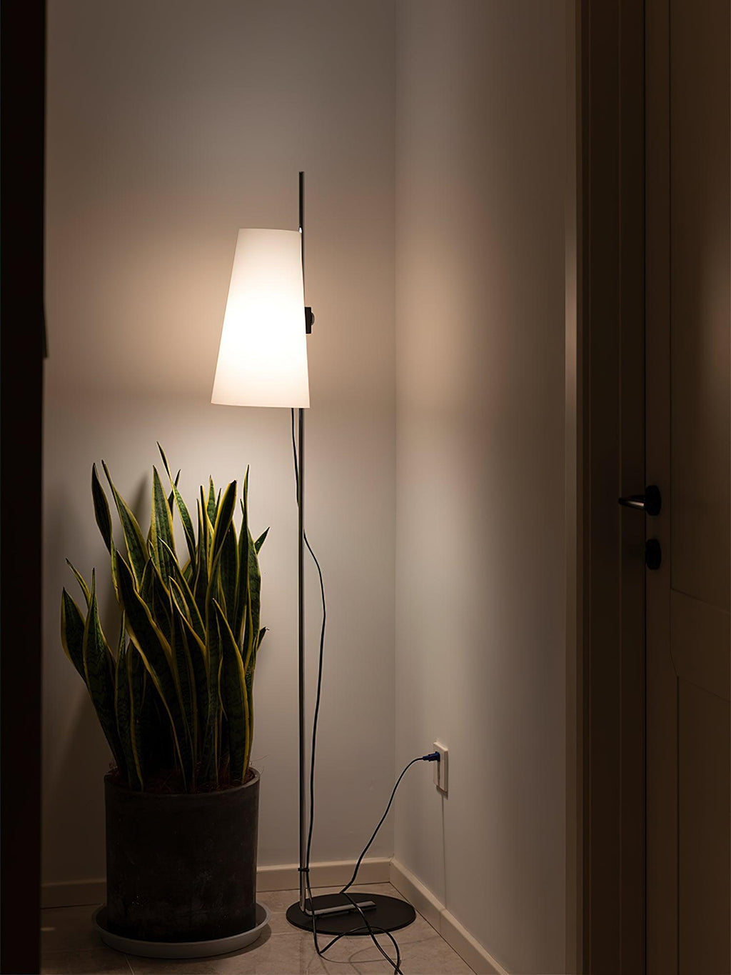 Lupe Floor Light, Floor Lamp, detail 4