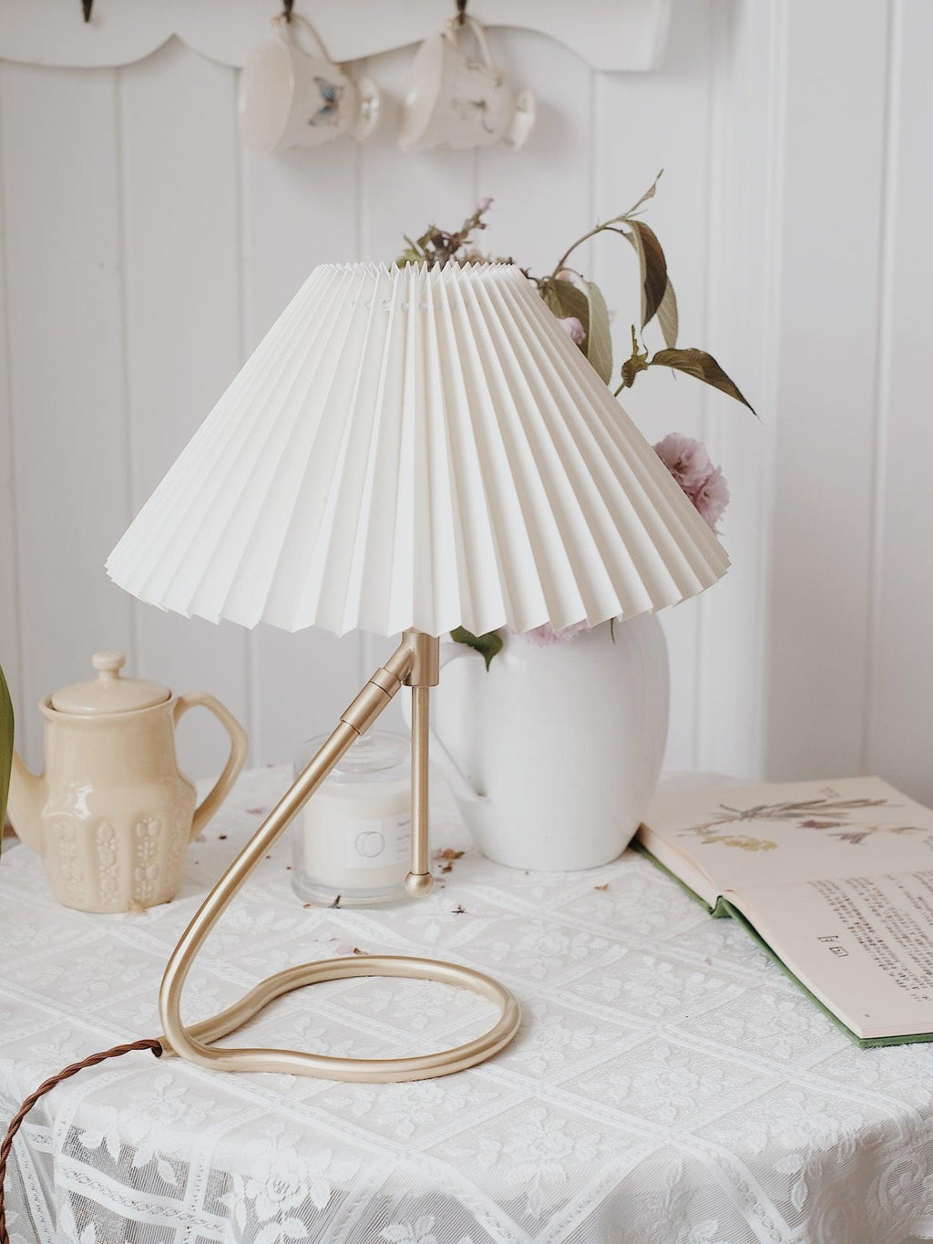 Levitate Pleated Table Light, Bedside Table Lamp, detail 13