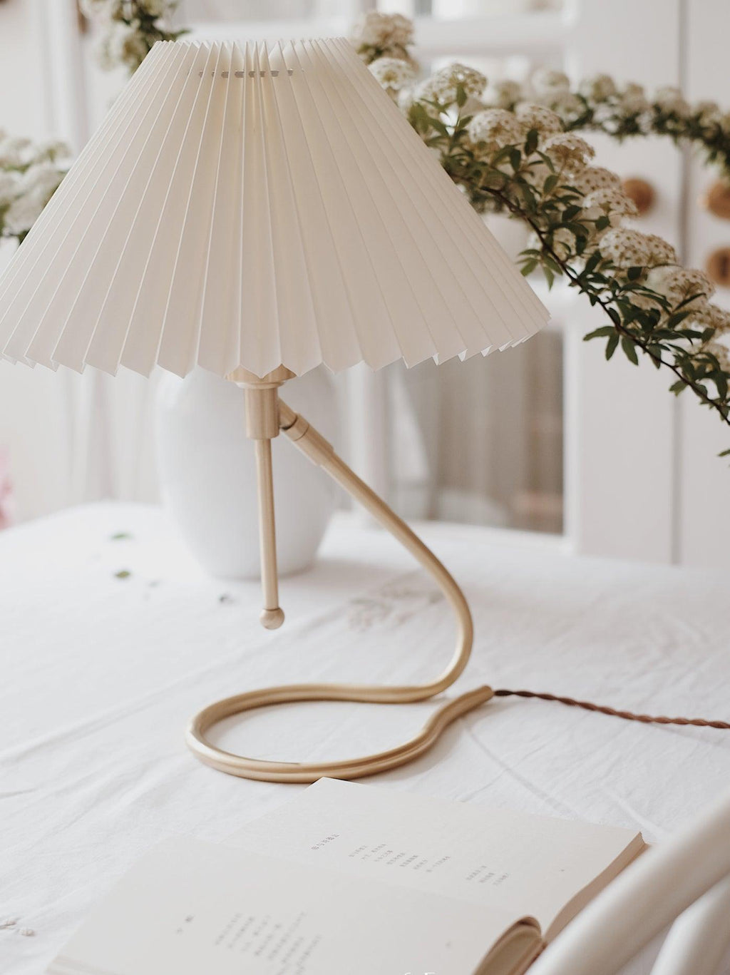 Levitate Pleated Table Light, Bedside Table Lamp, detail 18