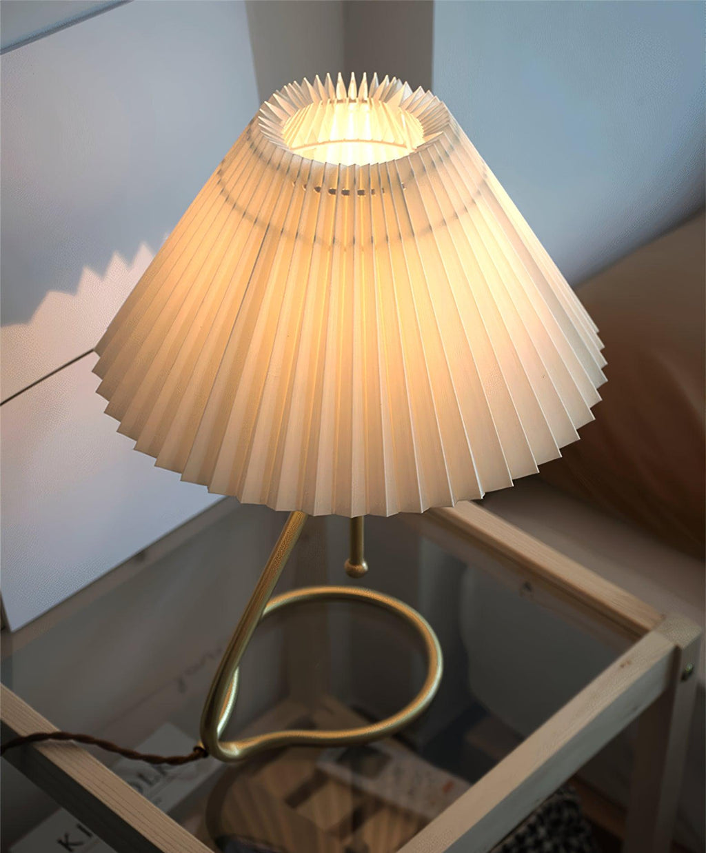 Levitate Pleated Table Light, Bedside Table Lamp, detail 10