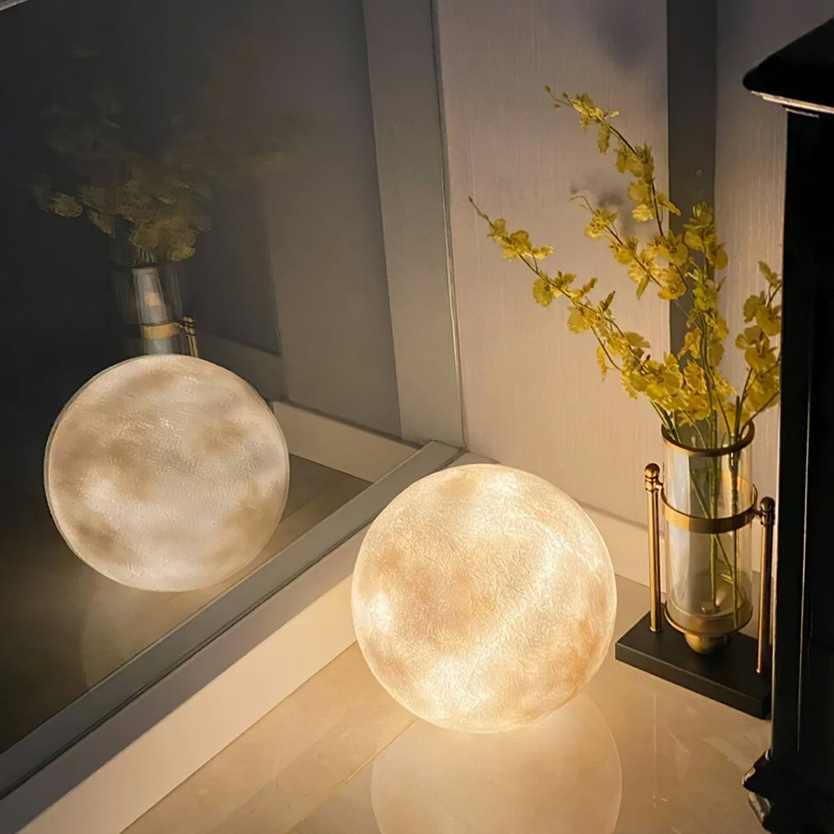 Moon Table Lamp detail view 2