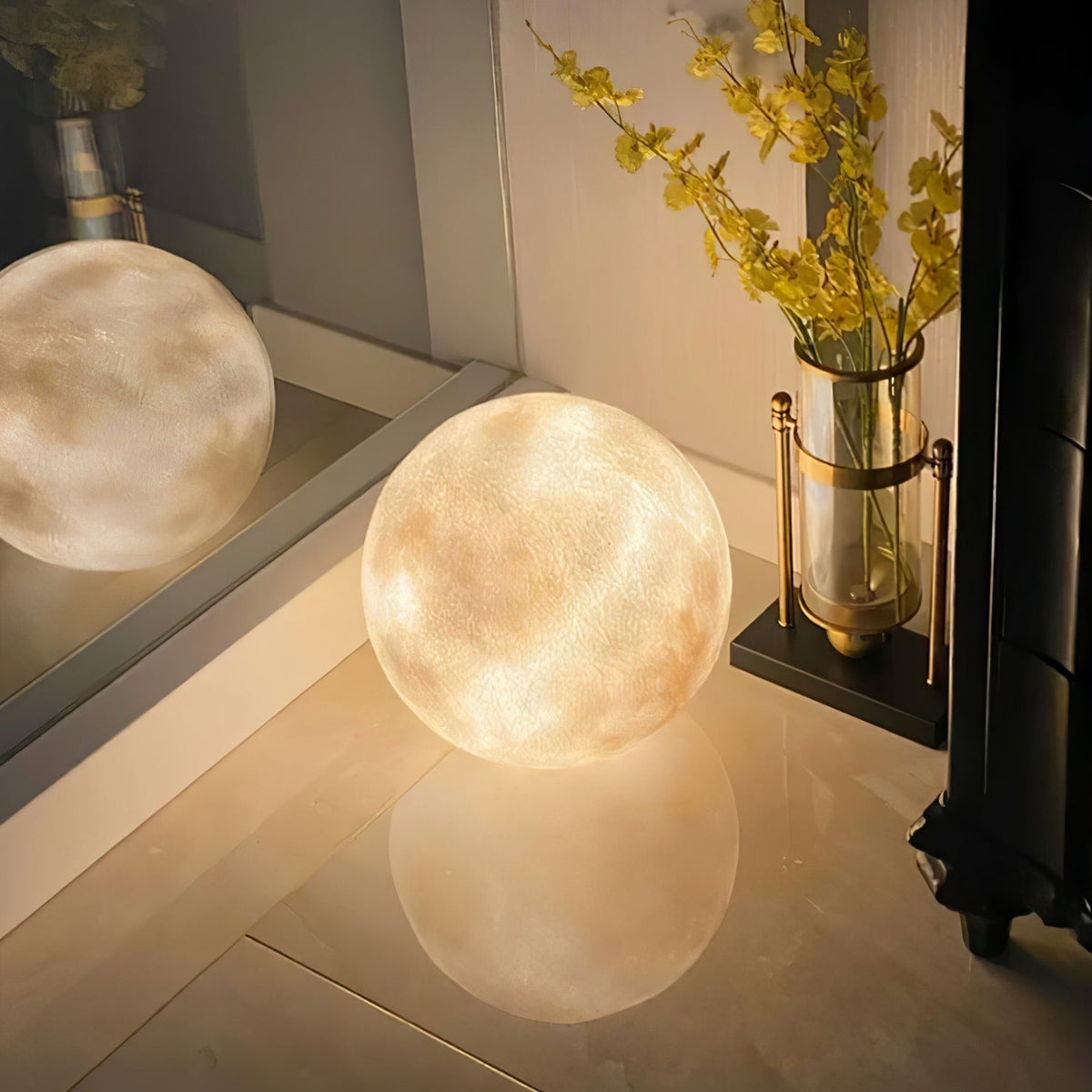 Moon Table Lamp detail view 9
