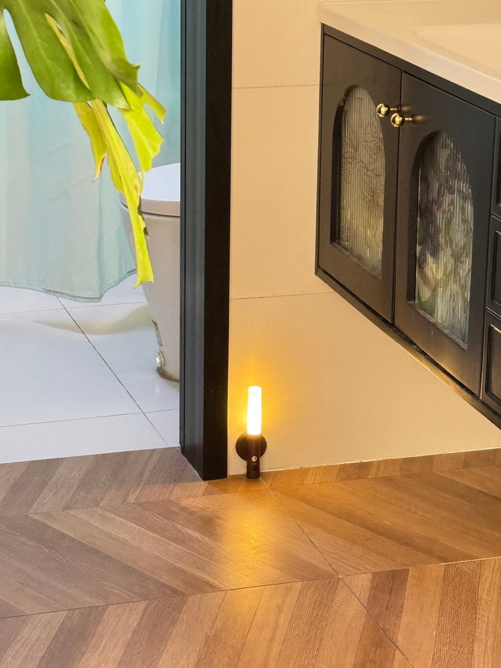 Nomad Magnet Rechargeable Wall Light, Hardwired Wall Sconce, detail 16