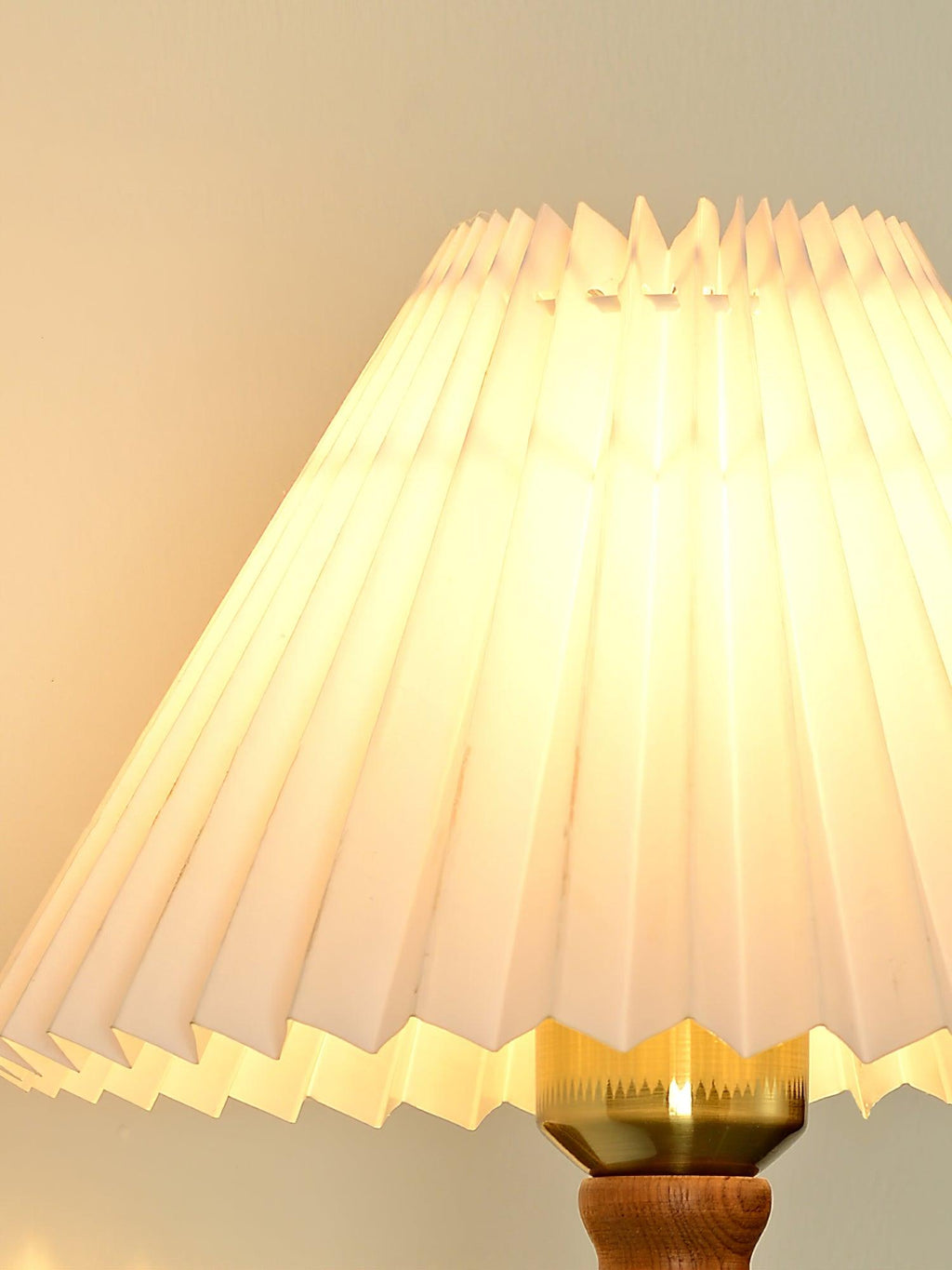 Pleated Walnut Lamp bracket Wall Light, Hardwired Wall Sconce, detail 16