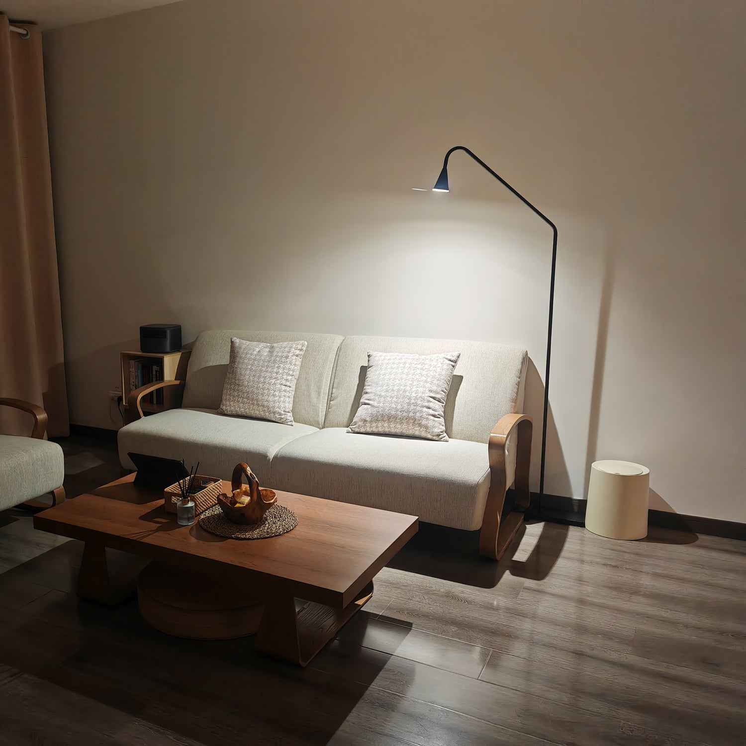 Pureform Floor Light, Floor Lamp, detail 4