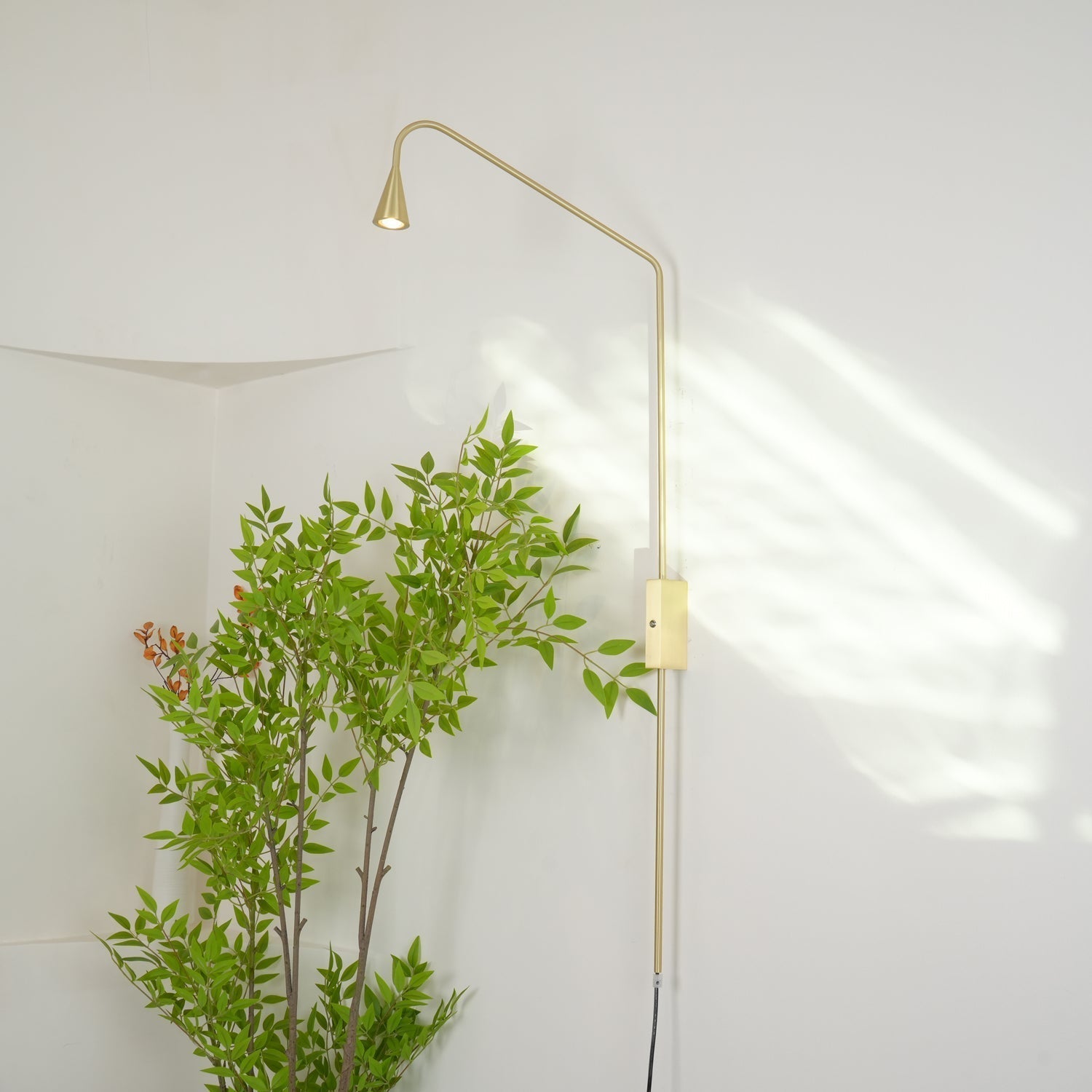 Pureform Wall Light, Plug-In Wall Sconce, detail 5