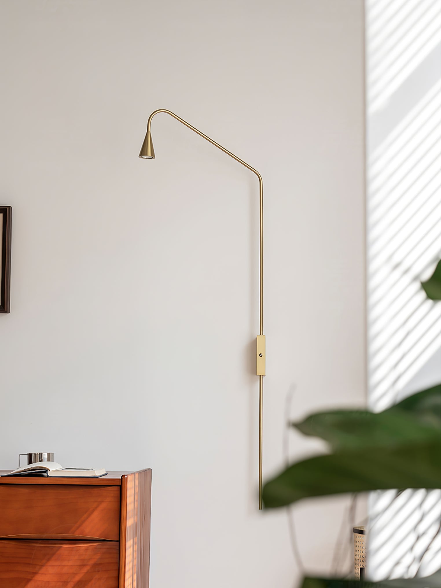 Pureform Wall Light, Plug-In Wall Sconce, detail 18