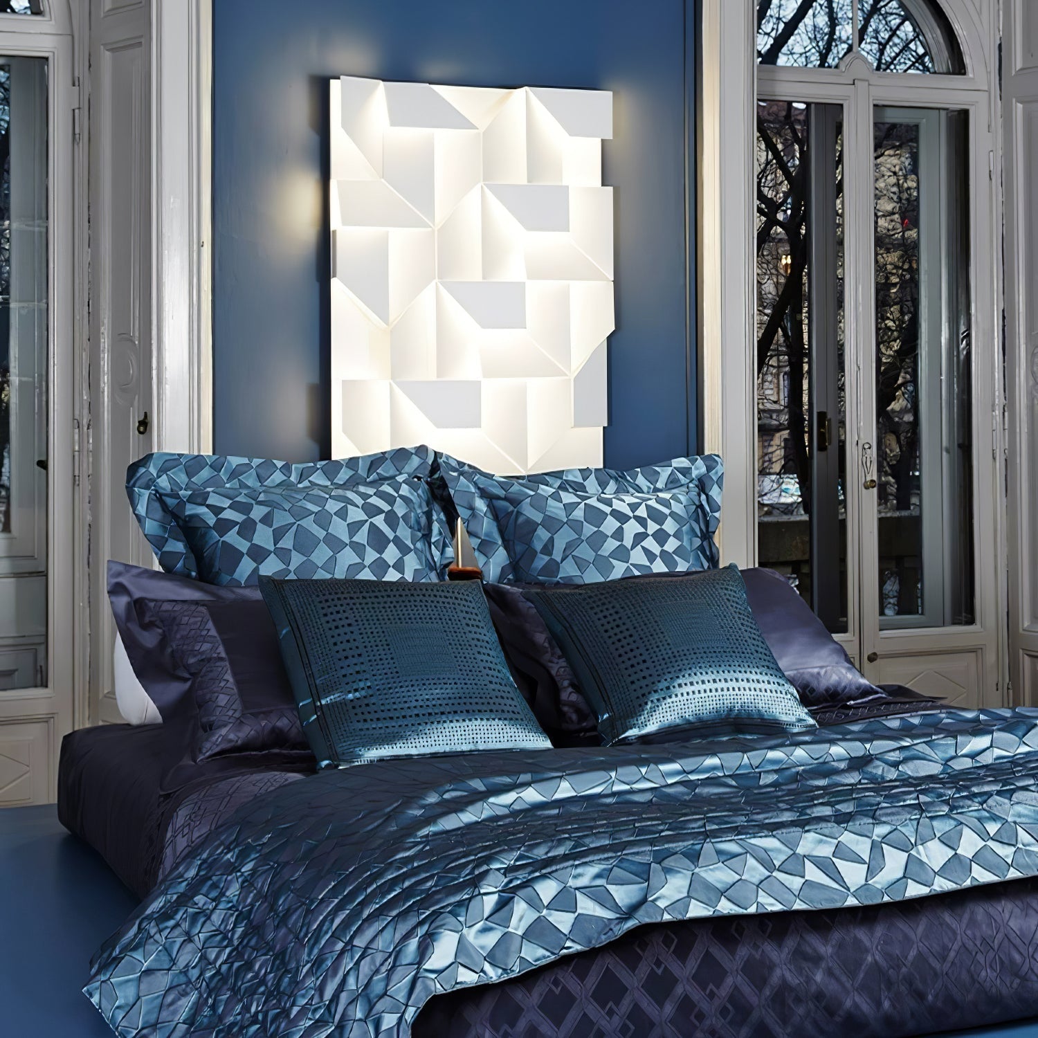 Shadows Rechargeable Grand Wall Light, Hardwired Wall Sconce, detail 127