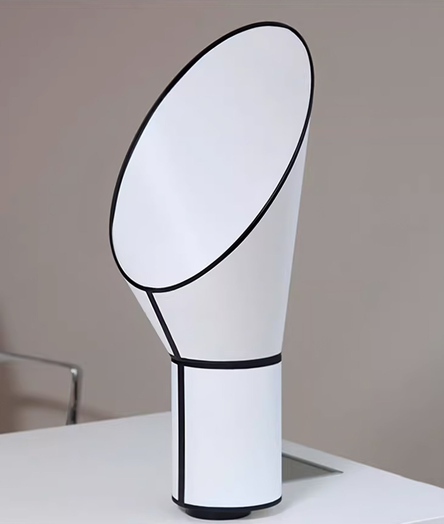 Artful Outline Table Light, Bedside Table Lamp, detail 5