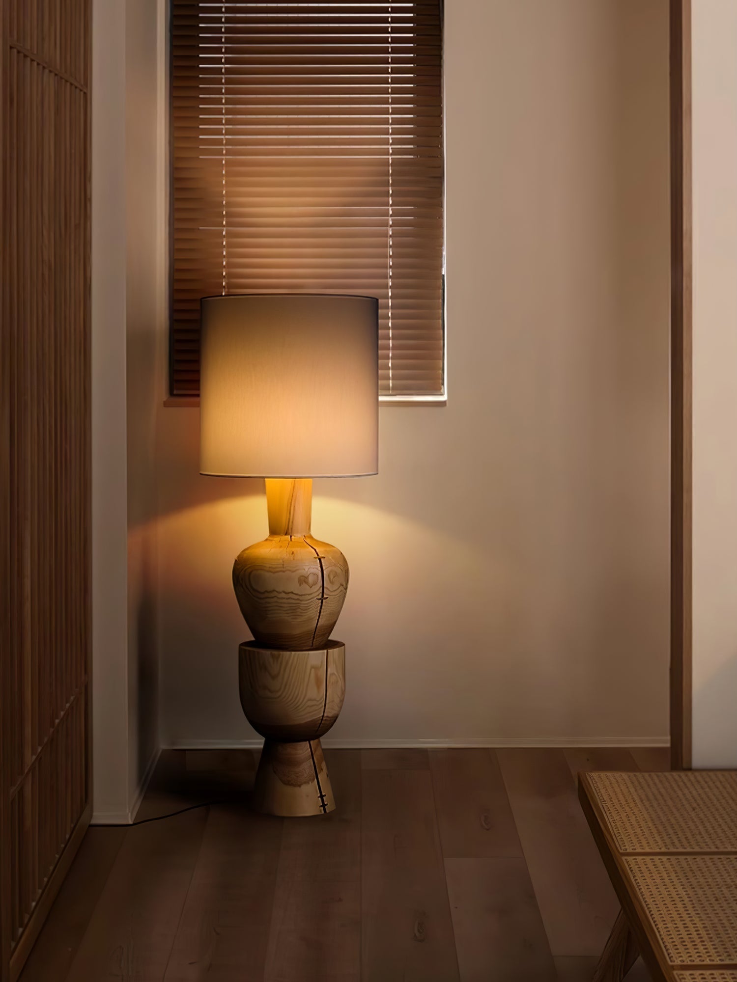 Sylvia Wood Floor Light, Floor Lamp, detail 10