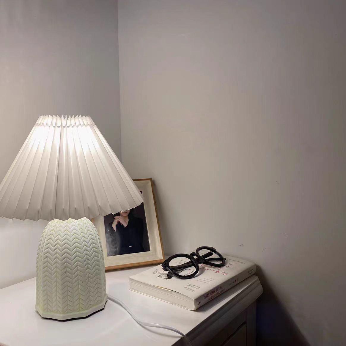 Vintage Pleated Table Light, Bedside Table Lamp, detail 29