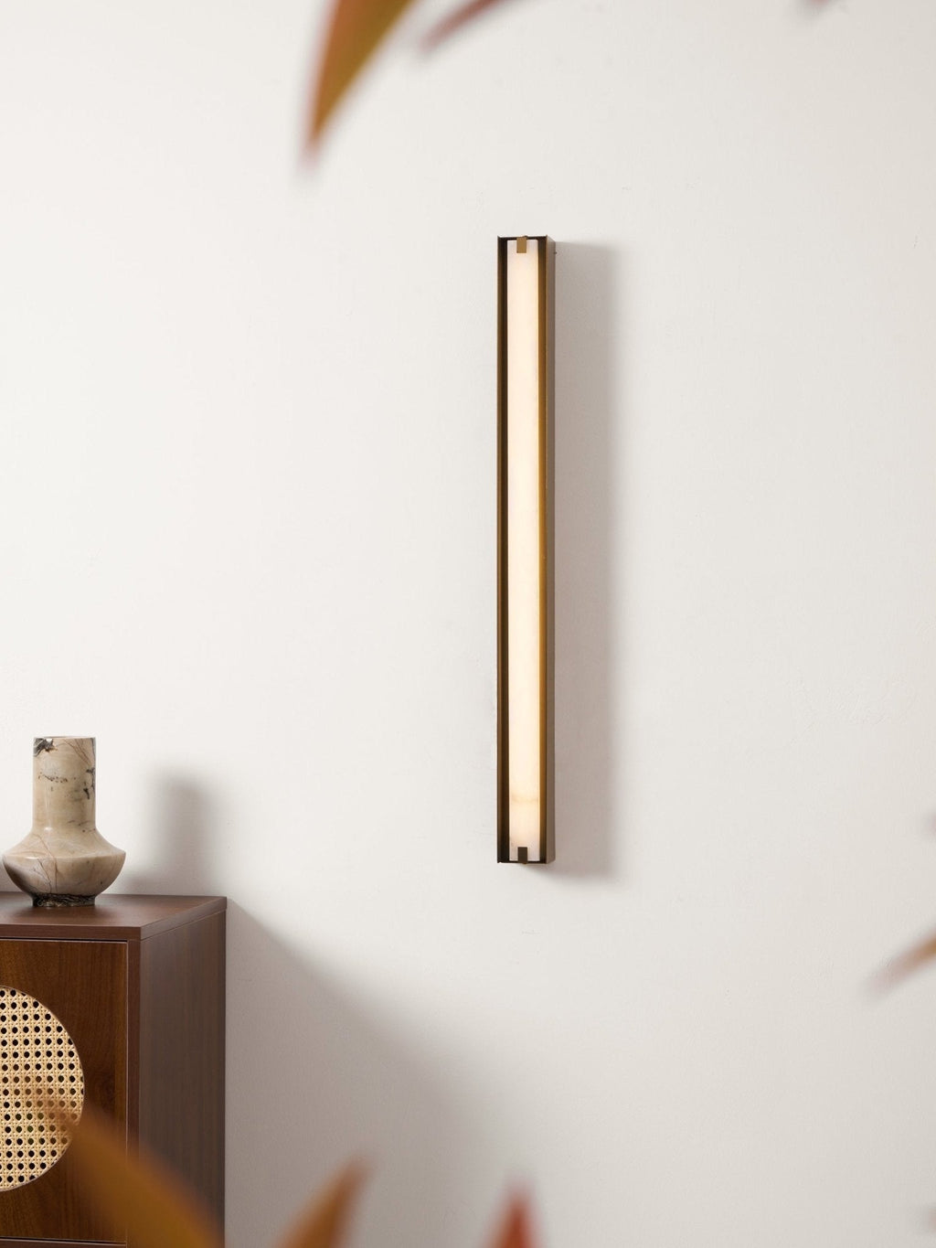Alvara Alabaster Vertical Wall Light, Bedroom Wall Sconce, detail 29