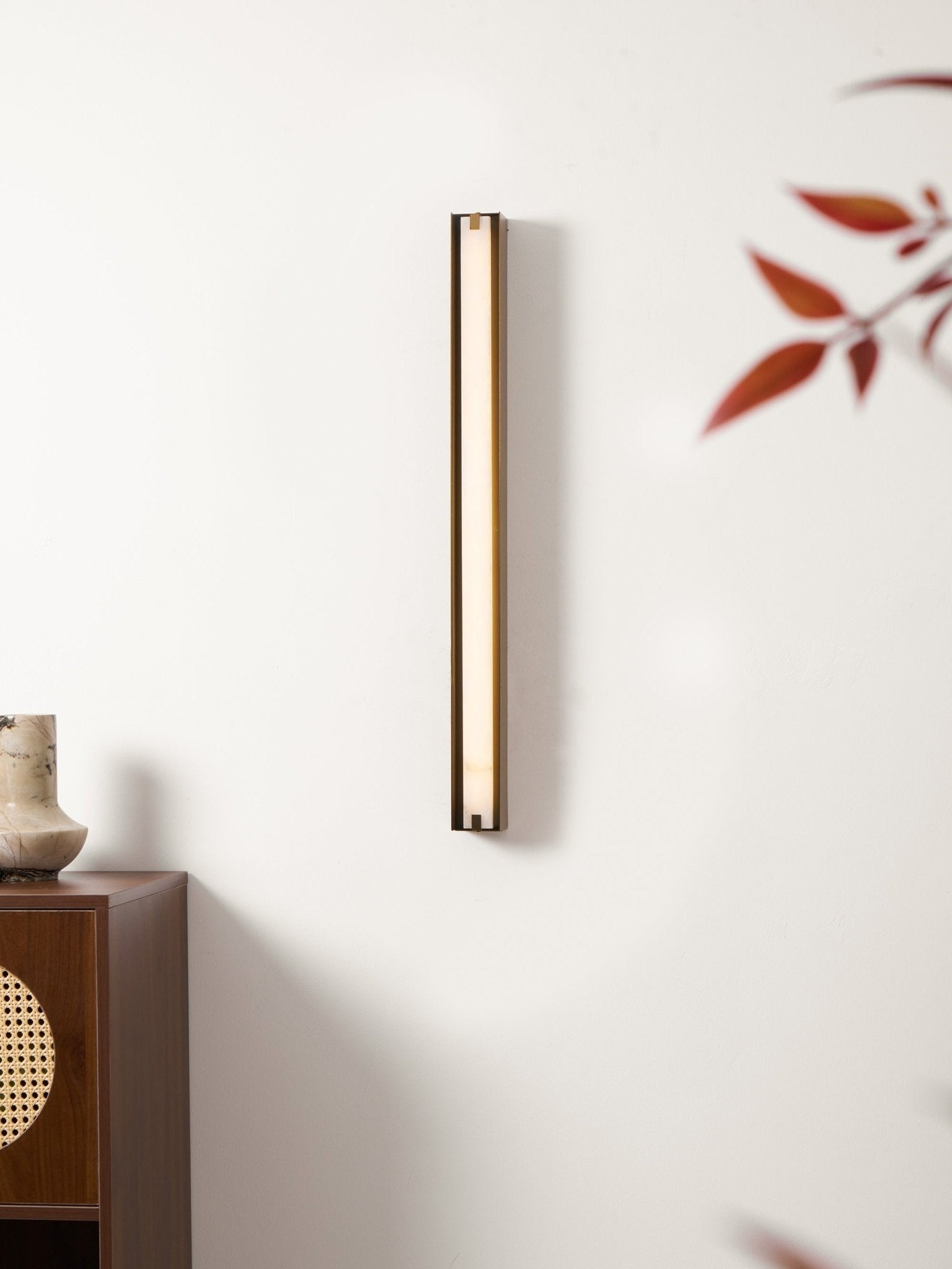 Alvara Alabaster Vertical Wall Light, Bedroom Wall Sconce, detail 7