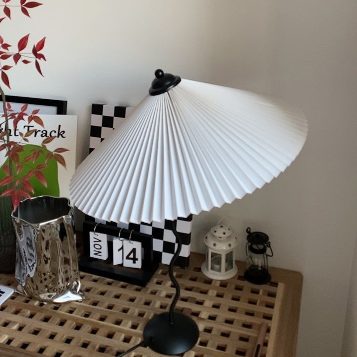 Squiggle Pleated Table Light, Bedside Table Lamp, detail 40