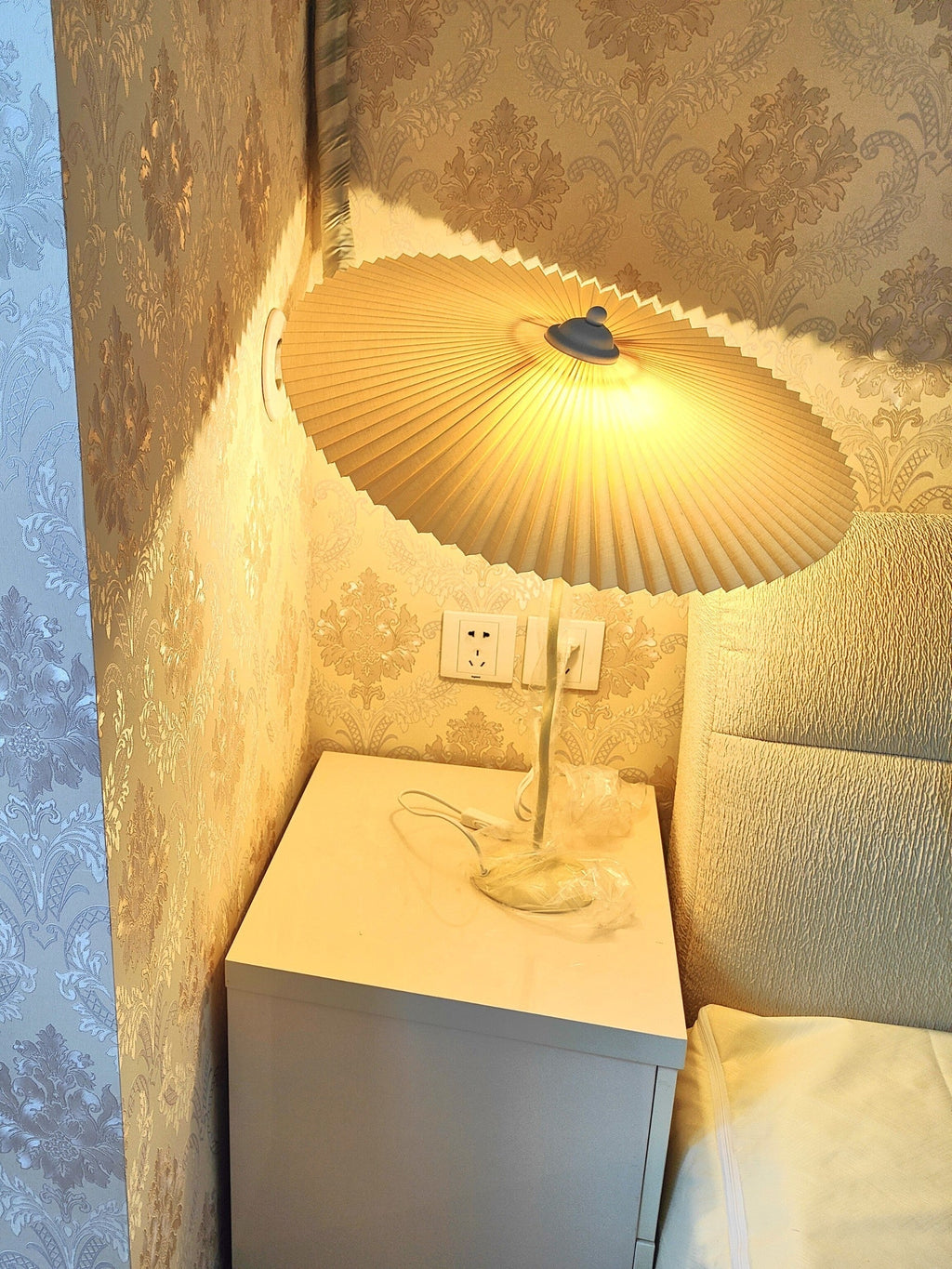 Squiggle Pleated Table Light, Bedside Table Lamp, detail 53