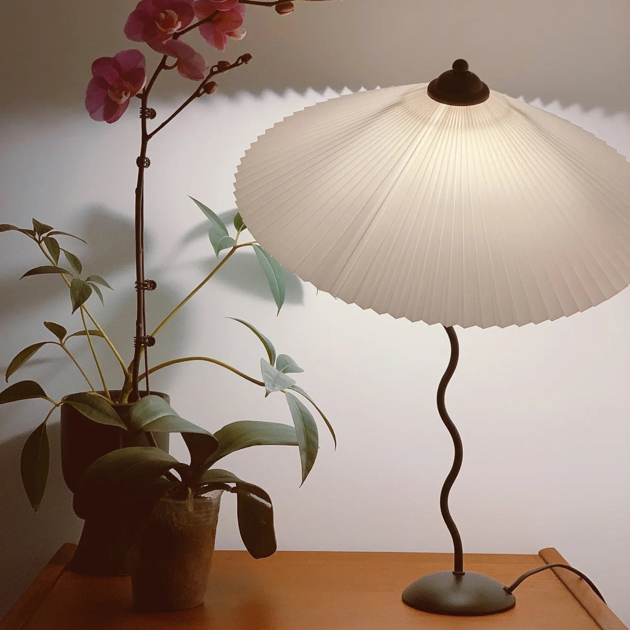 Squiggle Pleated Table Light, Bedside Table Lamp, detail 55