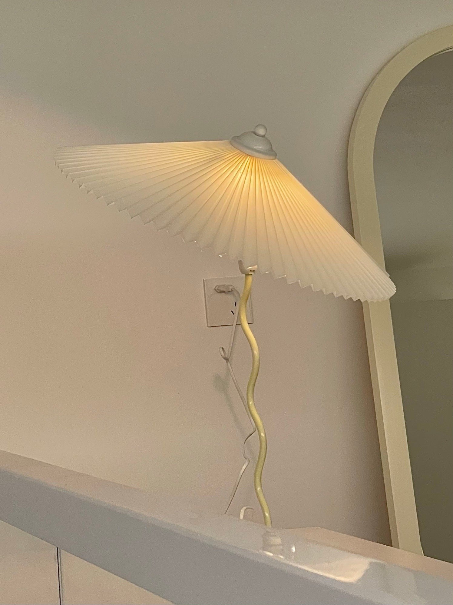 Squiggle Pleated Table Light, Bedside Table Lamp, detail 82