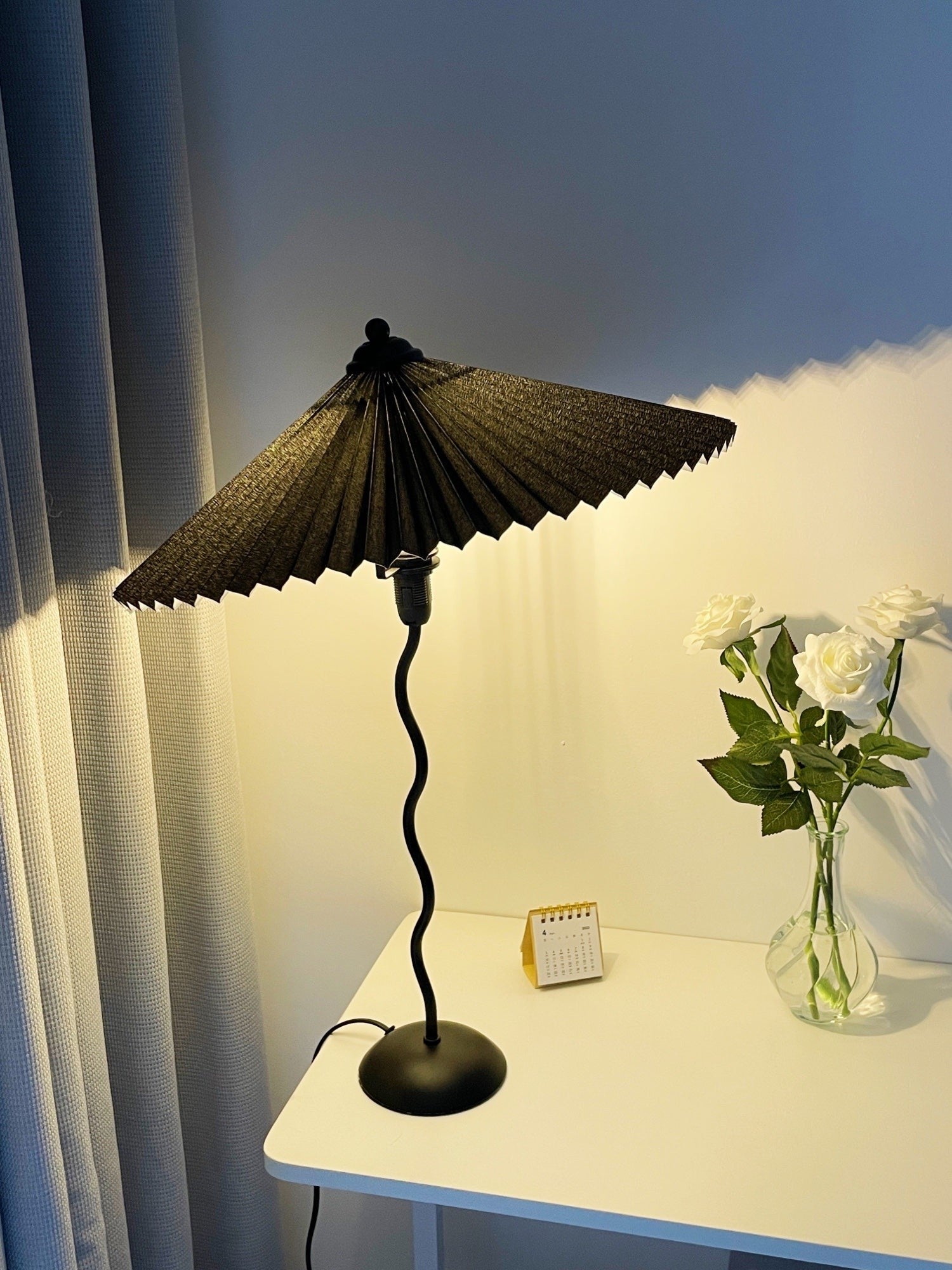 Squiggle Pleated Table Light, Bedside Table Lamp, detail 83